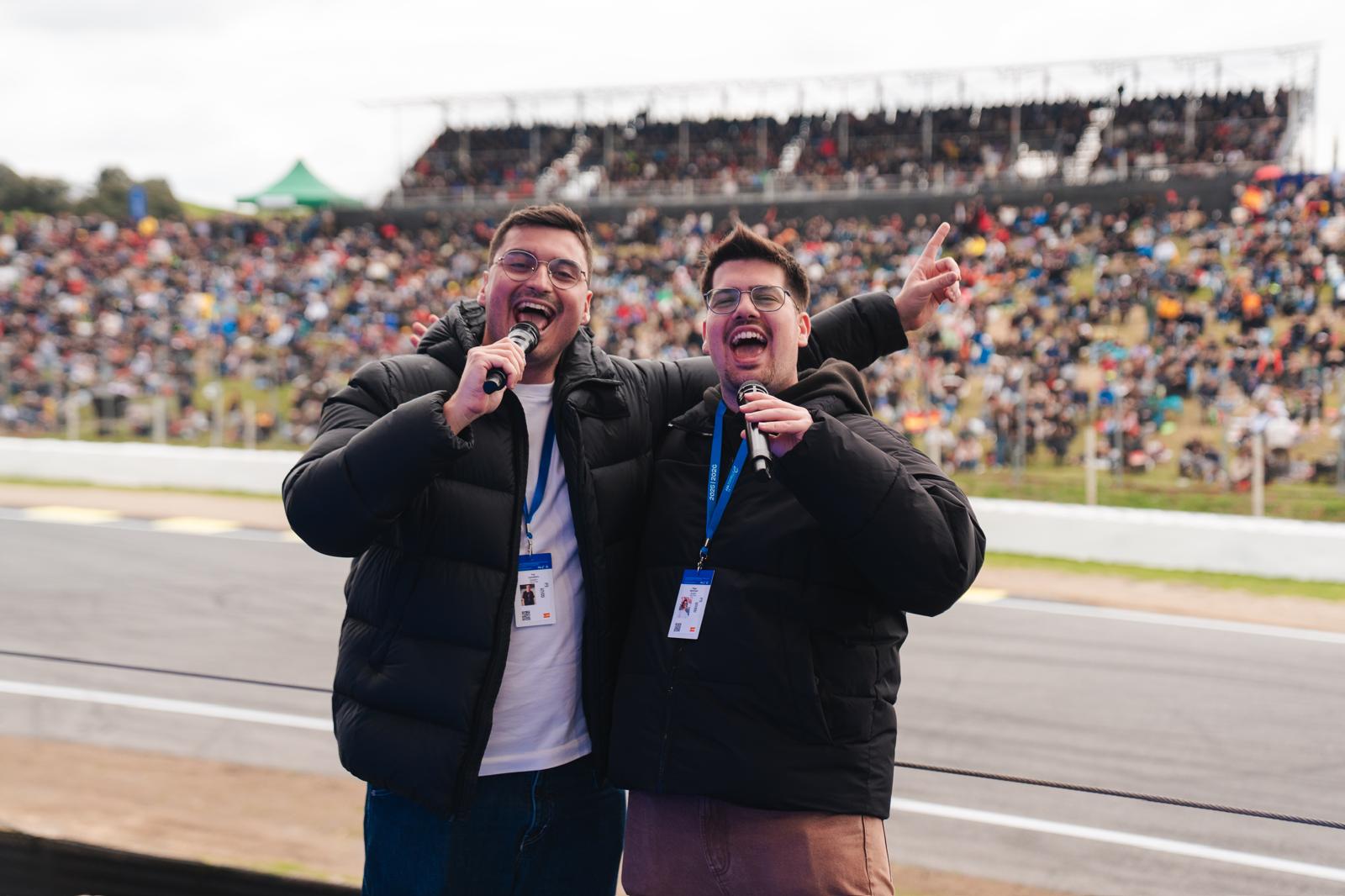 Speakers en un evento de motor